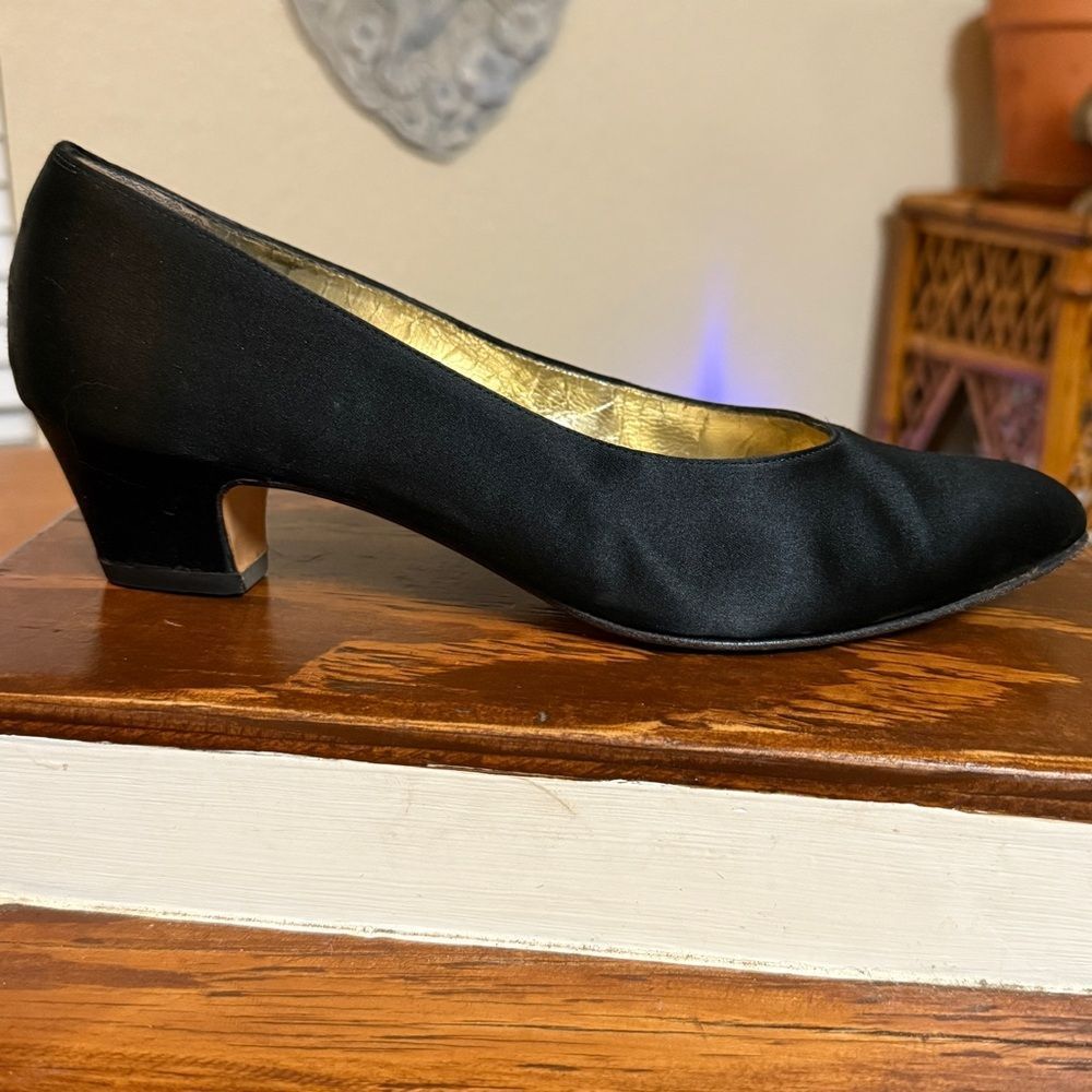 Vintage Salvatore Ferragamo Black Satin Heels Size 6.5 AA - Picture 2 of 11